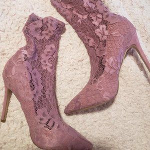 Fuchsia Lace Floral Heels (7.5) *NEW